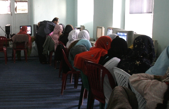Students using the ACCC computer lab